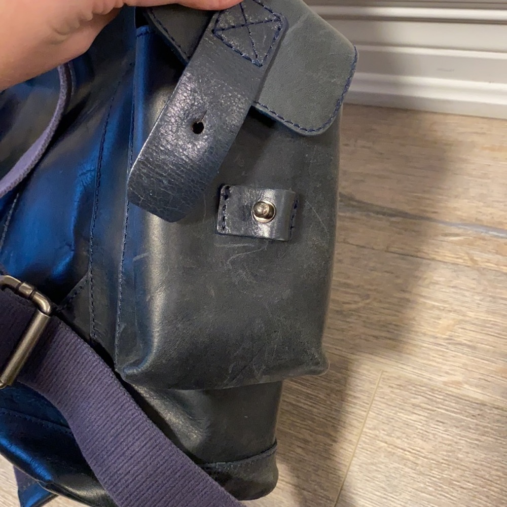 Vélez Leather Backpack - Picture 8 of 10
